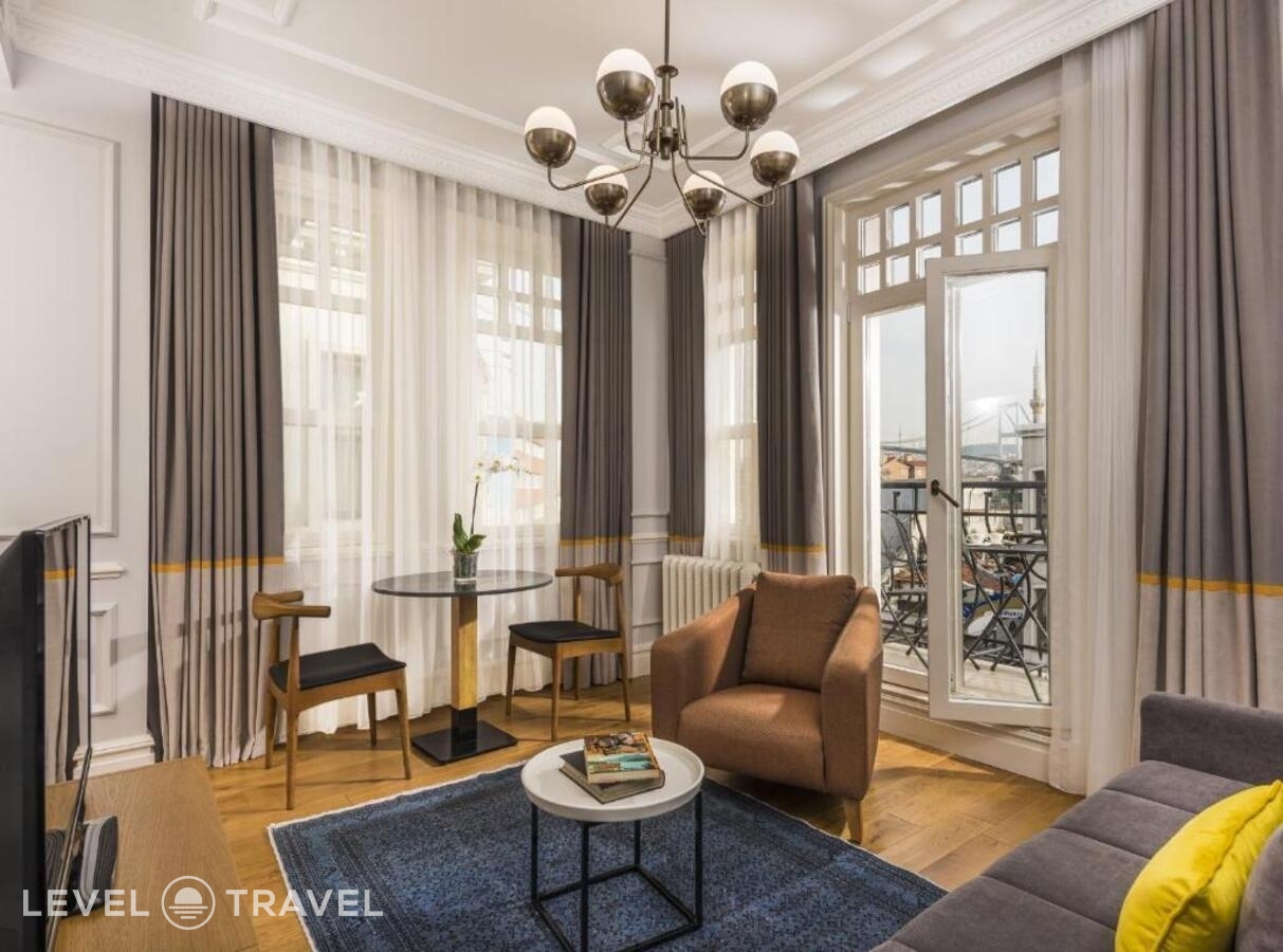 Двухместный полулюкс Deluxe двуспальная кровать — фото 1