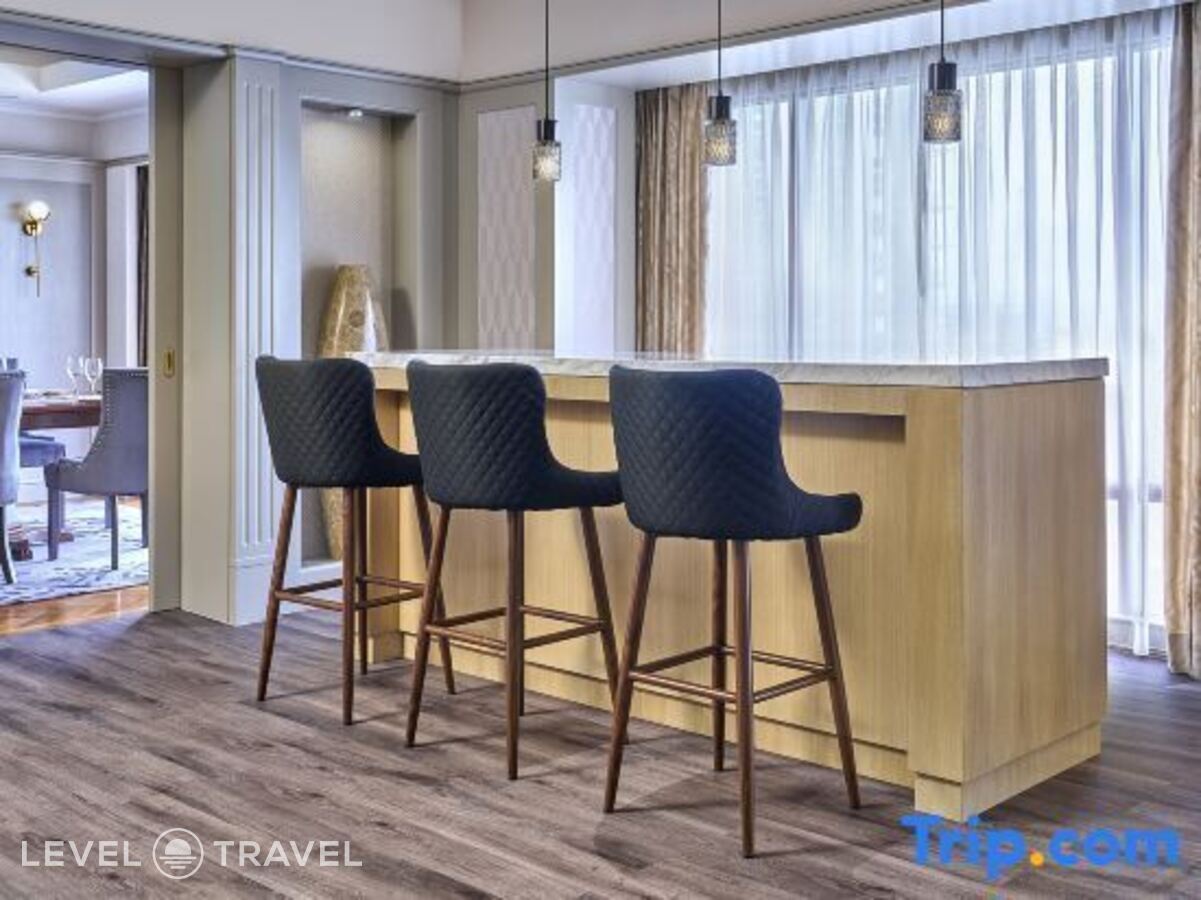 фотографии номера Двухместный люкс Club Lounge Access Imperial Presidential Top Floor с видом на город двуспальная кровать отеля Sheraton Imperial Kuala Lumpur Hotel в Малайзия(Куала-Лумпур) - фото №10