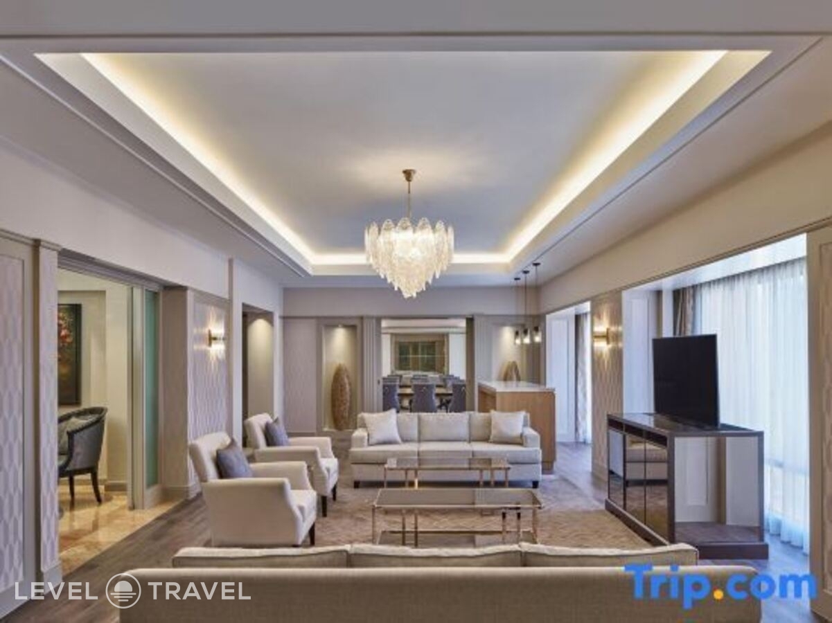 фотографии номера Двухместный люкс Club Lounge Access Imperial Presidential Top Floor с видом на город двуспальная кровать отеля Sheraton Imperial Kuala Lumpur Hotel в Малайзия(Куала-Лумпур) - фото №5