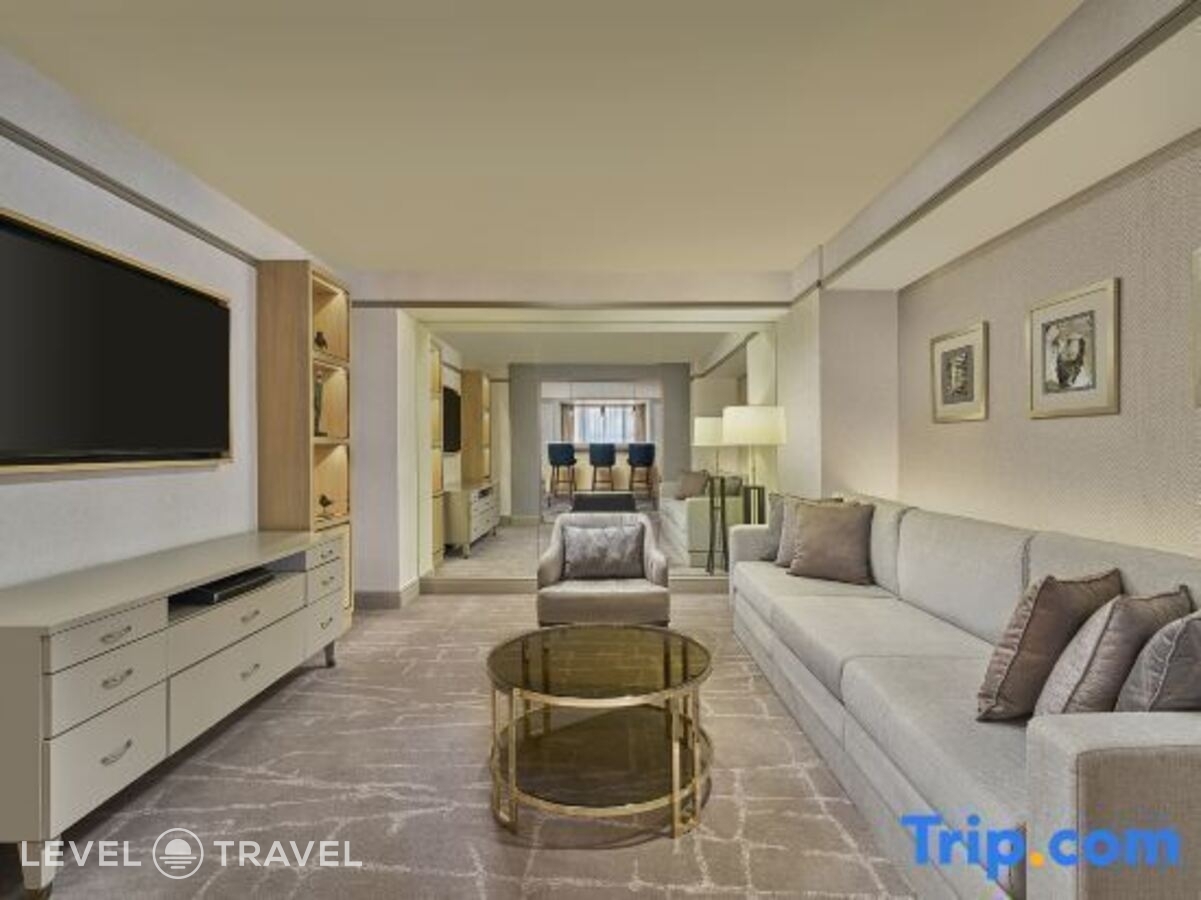 фотографии номера Двухместный люкс Club Lounge Access Imperial Presidential Top Floor с видом на город двуспальная кровать отеля Sheraton Imperial Kuala Lumpur Hotel в Малайзия(Куала-Лумпур) - фото №4