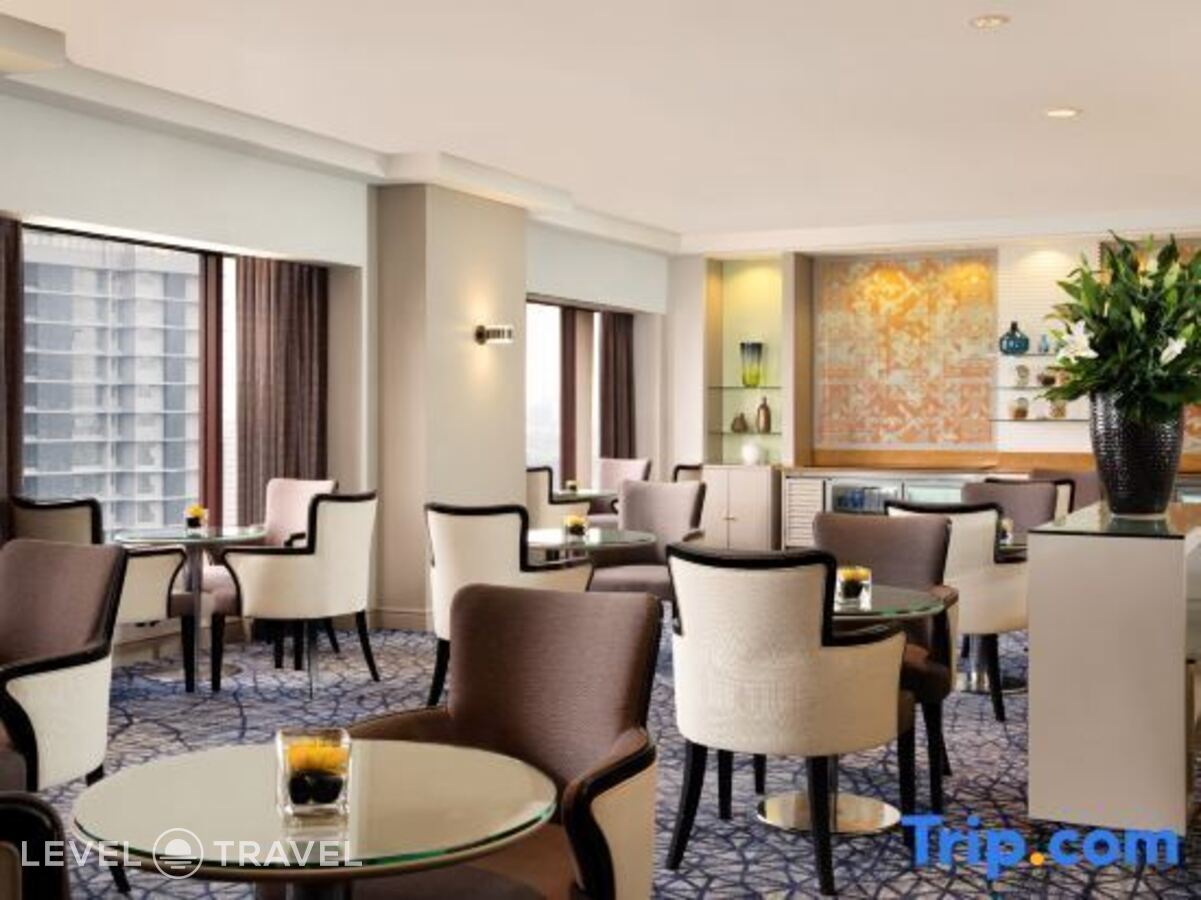 фотографии номера Двухместный люкс Club Lounge Access Imperial Presidential Top Floor с видом на город двуспальная кровать отеля Sheraton Imperial Kuala Lumpur Hotel в Малайзия(Куала-Лумпур) - фото №9