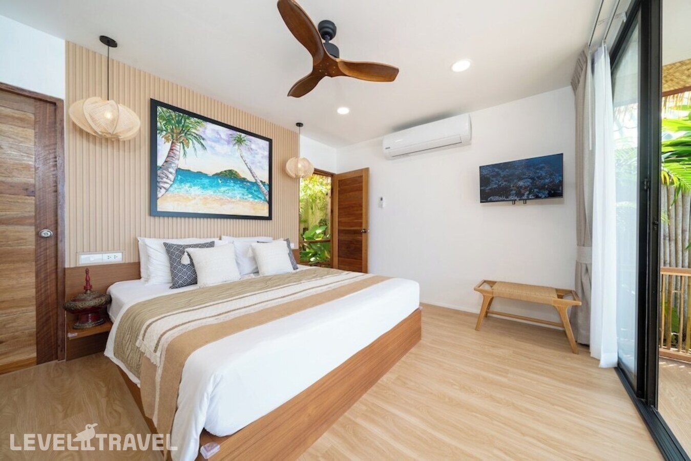 фотографии номера Премьер с видом на море отеля Friendship Beach Resort & Atmanjai Wellness Centre в Таиланд(Равай) - фото №7