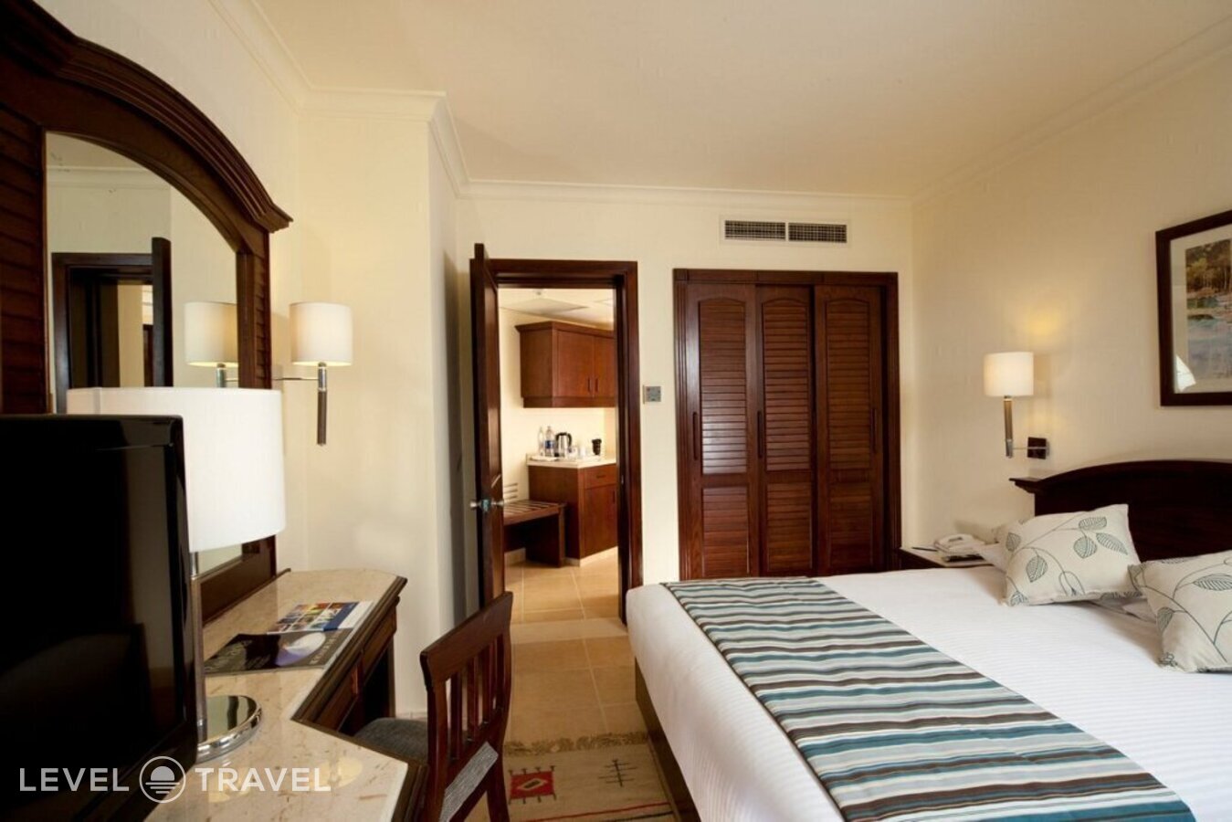 фотографии номера Делюкс с видом на сад отеля SUNRISE Juman Beach Resort (Ex. Coral Beach Resort Hurghada By Sunrise) в Египет(Хургада (город)) - фото №1