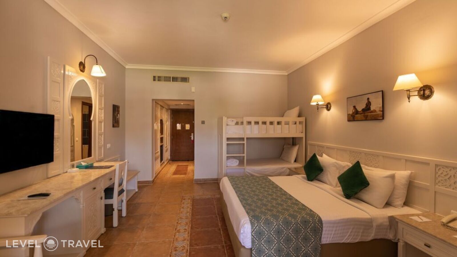 фотографии номера Семейный с балконом отеля Sunrise Mamlouk Palace Resort в Египет(Хургада (город)) - фото №2