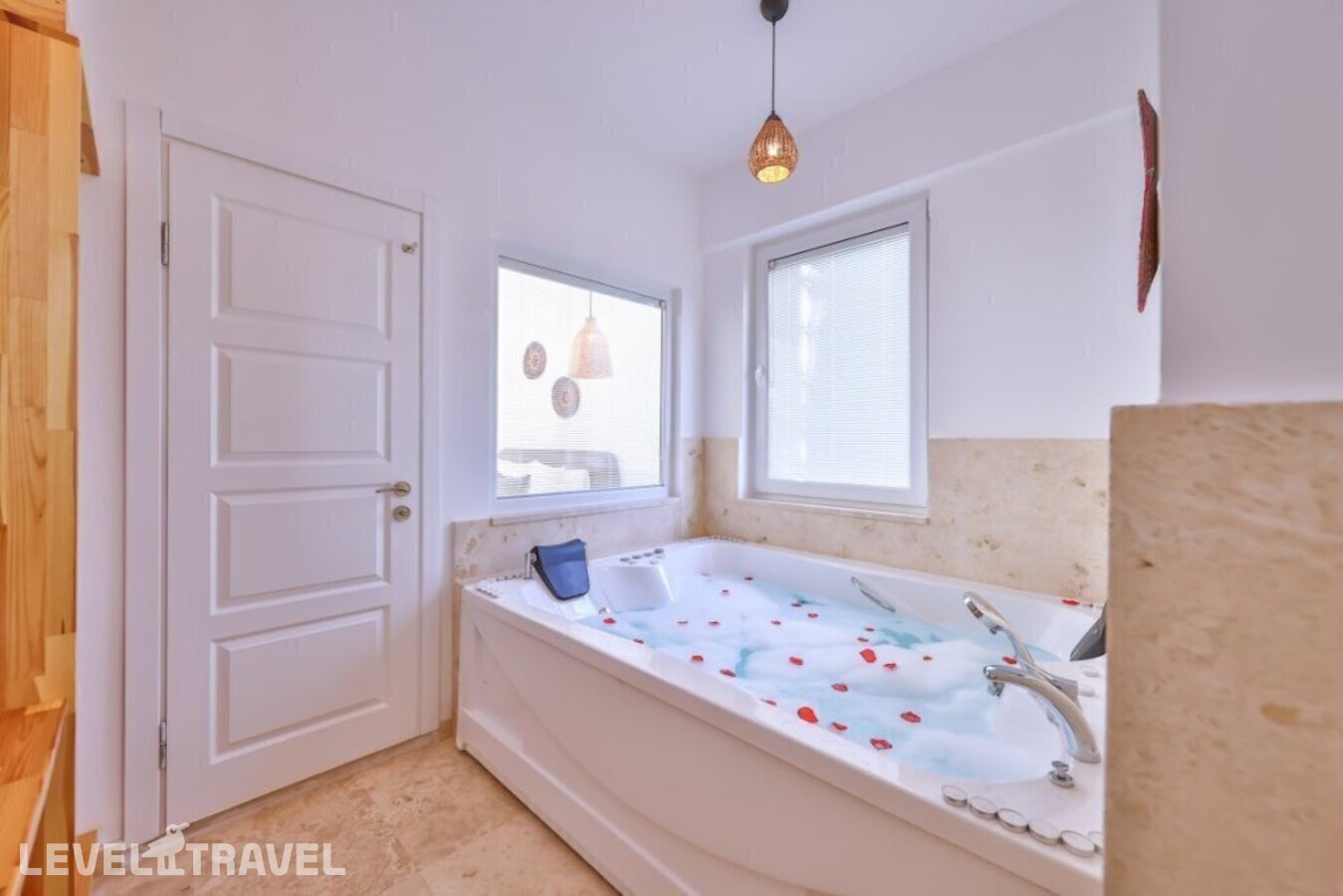 фотографии номера Вилла Дуплекс с балконом и с видом на горы отеля Villa Ay в Турция(Каш) - фото №9