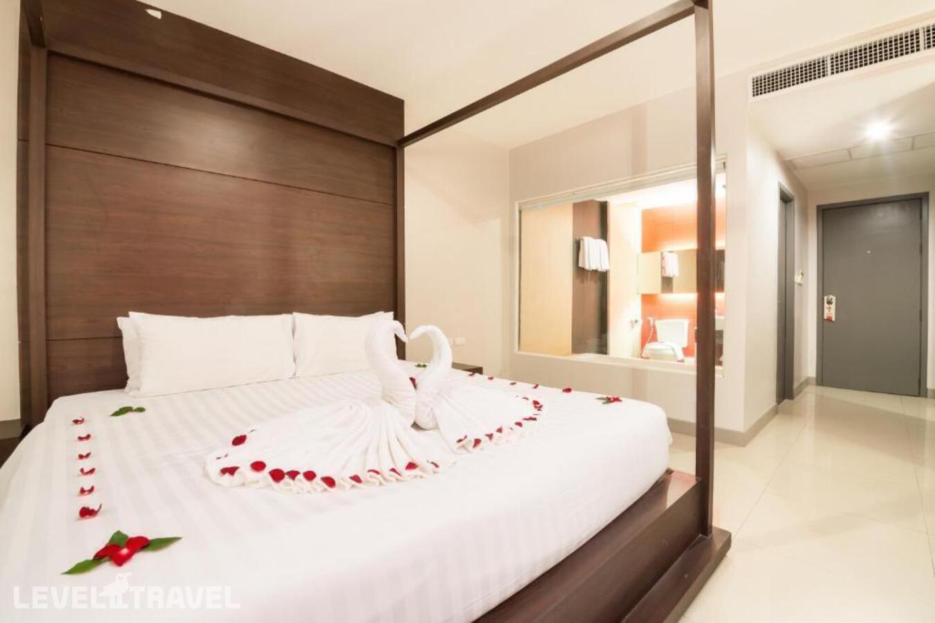фотографии номера Номер Премьер отеля Alfresco Phuket Hotel в Таиланд(Патонг Бич) - фото №4