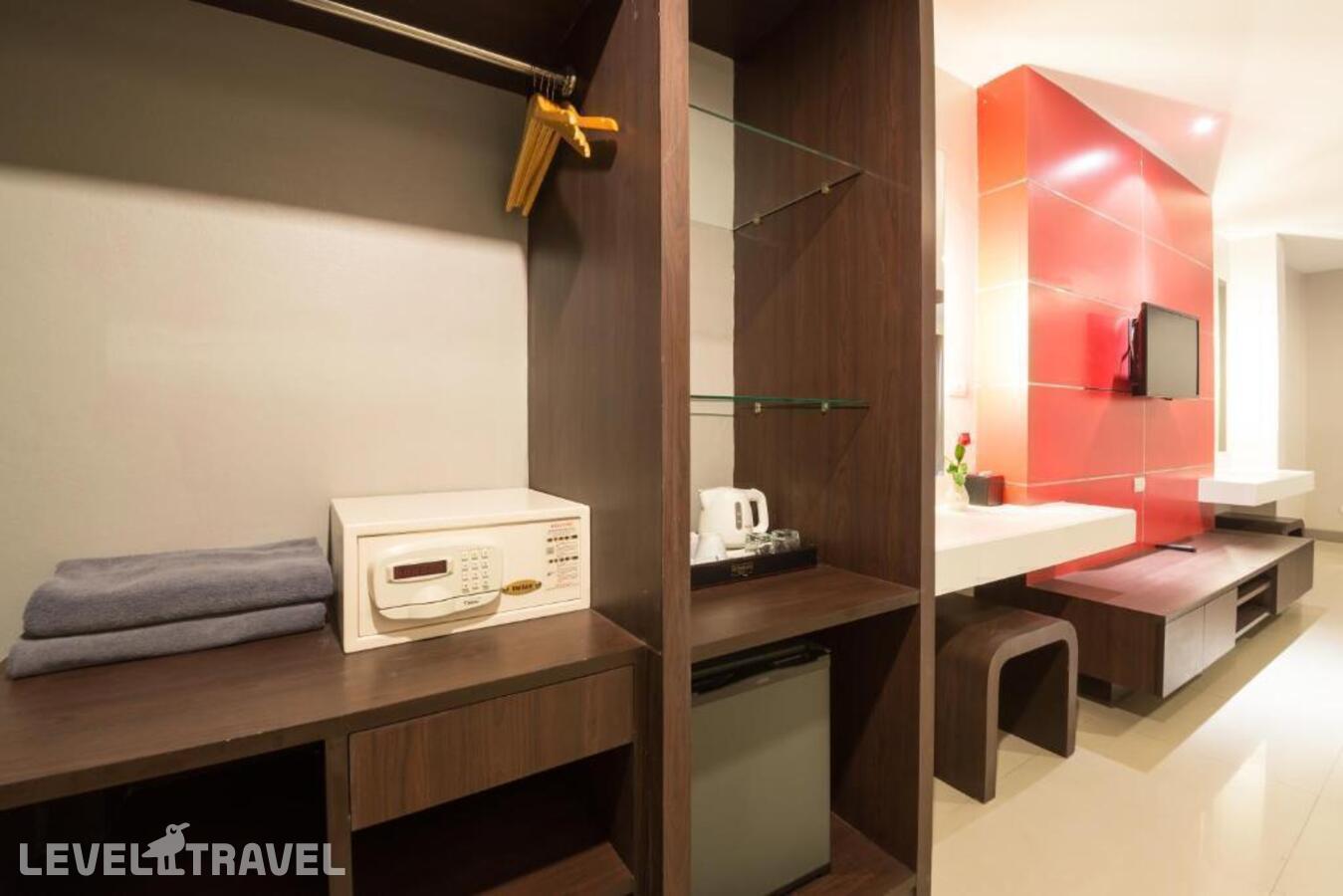 фотографии номера Номер Премьер отеля Alfresco Phuket Hotel в Таиланд(Патонг Бич) - фото №6