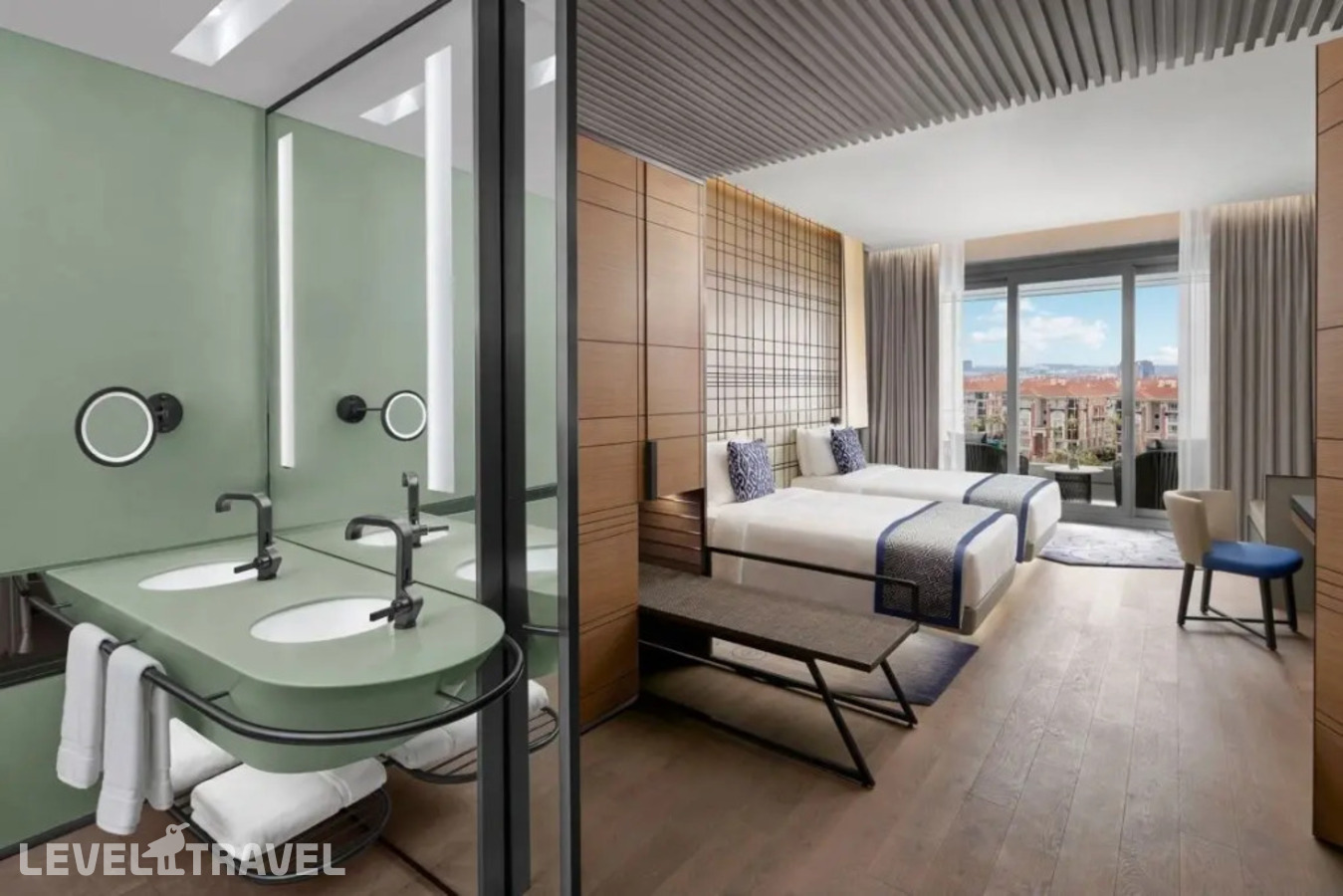 фотографии номера Делюкс с видом на город (две односпальные кровати) отеля JW Marriott Hotel Istanbul Marmara Sea в Турция(Бакыркёй) - фото №2