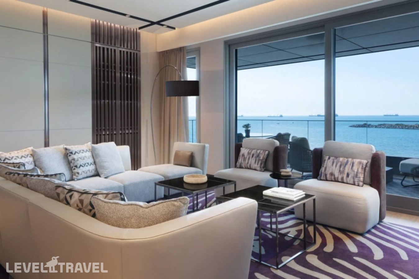 фотографии номера Резиденция Specialty с 2 комнатами с видом на море отеля JW Marriott Hotel Istanbul Marmara Sea в Турция(Бакыркёй) - фото №2