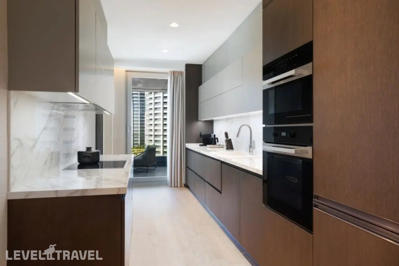 фотографии номера Резиденция Spacious с 2 комнатами с видом на море отеля JW Marriott Hotel Istanbul Marmara Sea в Турция(Бакыркёй) - фото №9