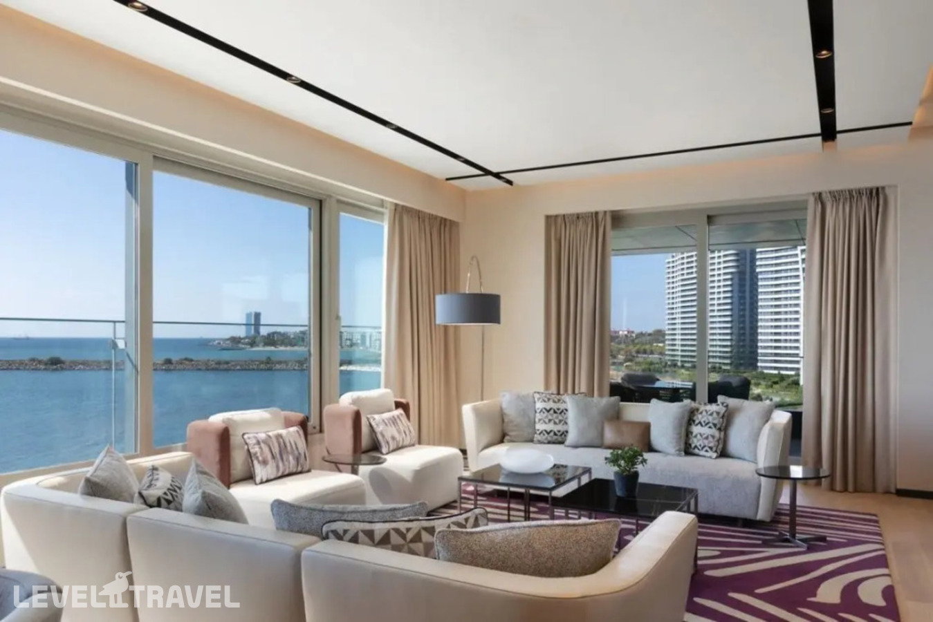 фотографии номера Резиденция Spacious с 2 комнатами с видом на море отеля JW Marriott Hotel Istanbul Marmara Sea в Турция(Бакыркёй) - фото №3