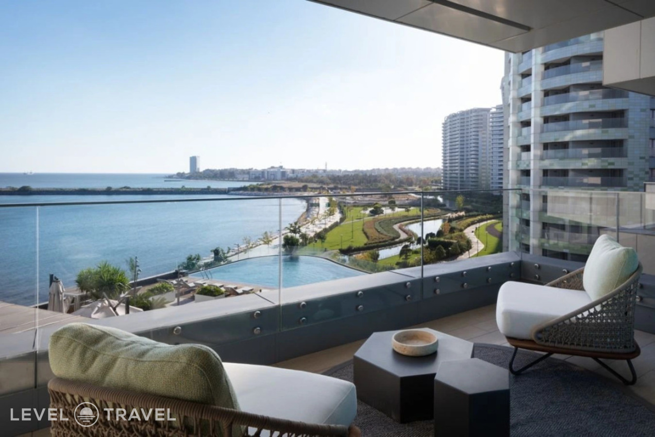 фотографии номера Резиденция Serene c 1 комнатой с видом на море отеля JW Marriott Hotel Istanbul Marmara Sea в Турция(Бакыркёй) - фото №8