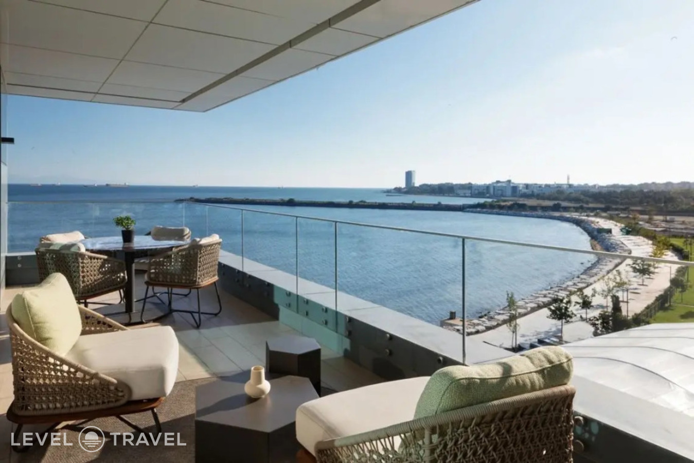 фотографии номера Резиденция Serene c 1 комнатой с видом на море отеля JW Marriott Hotel Istanbul Marmara Sea в Турция(Бакыркёй) - фото №5