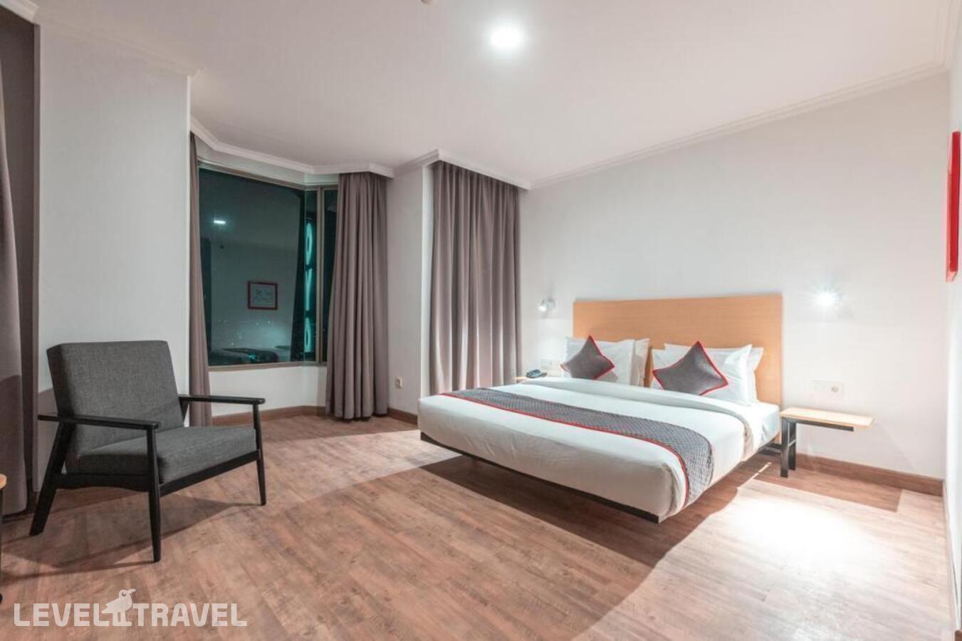 фотографии номера Люкс отеля Oyo Townhouse 2 Hotel Gunung Sahari в Индонезия(Джакарта) - фото №3