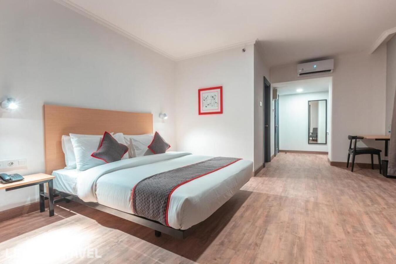фотографии номера Люкс отеля Oyo Townhouse 2 Hotel Gunung Sahari в Индонезия(Джакарта) - фото №5