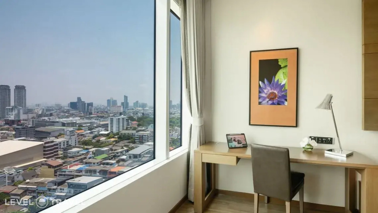 фотографии номера Двухместный номер Mahanakhon Superior двуспальная кровать отеля Eastin Grand Hotel Sathorn в Таиланд(Бангкок) - фото №5