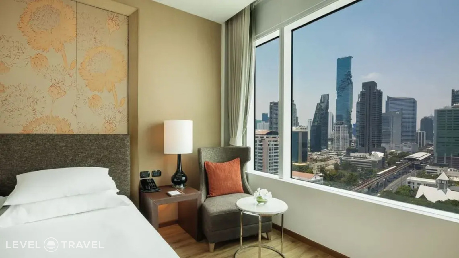 фотографии номера Двухместный номер Mahanakhon Superior двуспальная кровать отеля Eastin Grand Hotel Sathorn в Таиланд(Бангкок) - фото №4