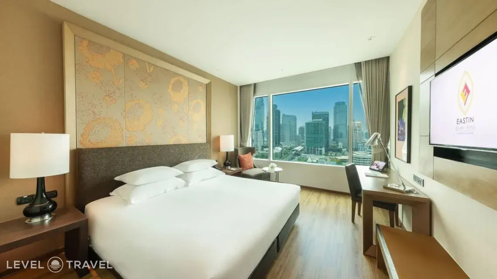 фотографии номера Двухместный номер Mahanakhon Superior двуспальная кровать отеля Eastin Grand Hotel Sathorn в Таиланд(Бангкок) - фото №1
