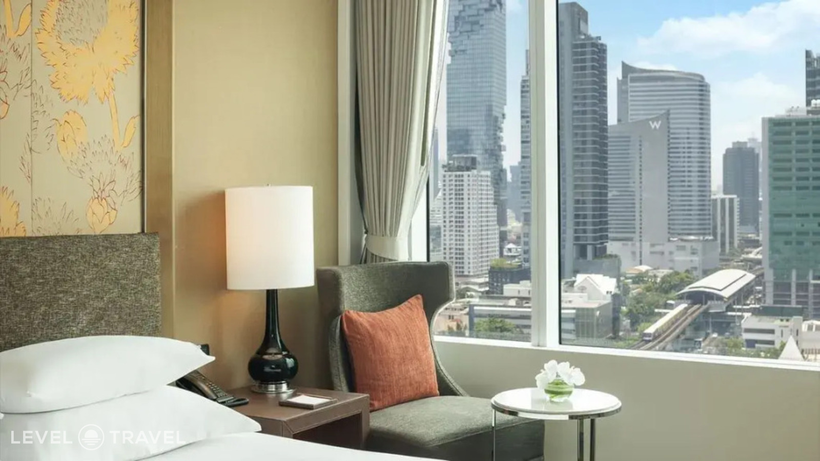 фотографии номера Двухместный номер Mahanakhon Superior двуспальная кровать отеля Eastin Grand Hotel Sathorn в Таиланд(Бангкок) - фото №3