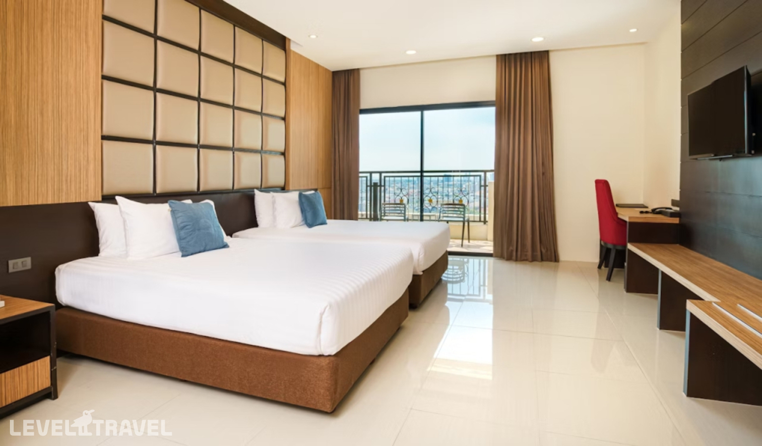 фотографии номера Четырёхместный люкс семейный с 2 комнатами отеля Grand Palazzo Hotel Pattaya в Таиланд(Центральная Паттайя) - фото №1