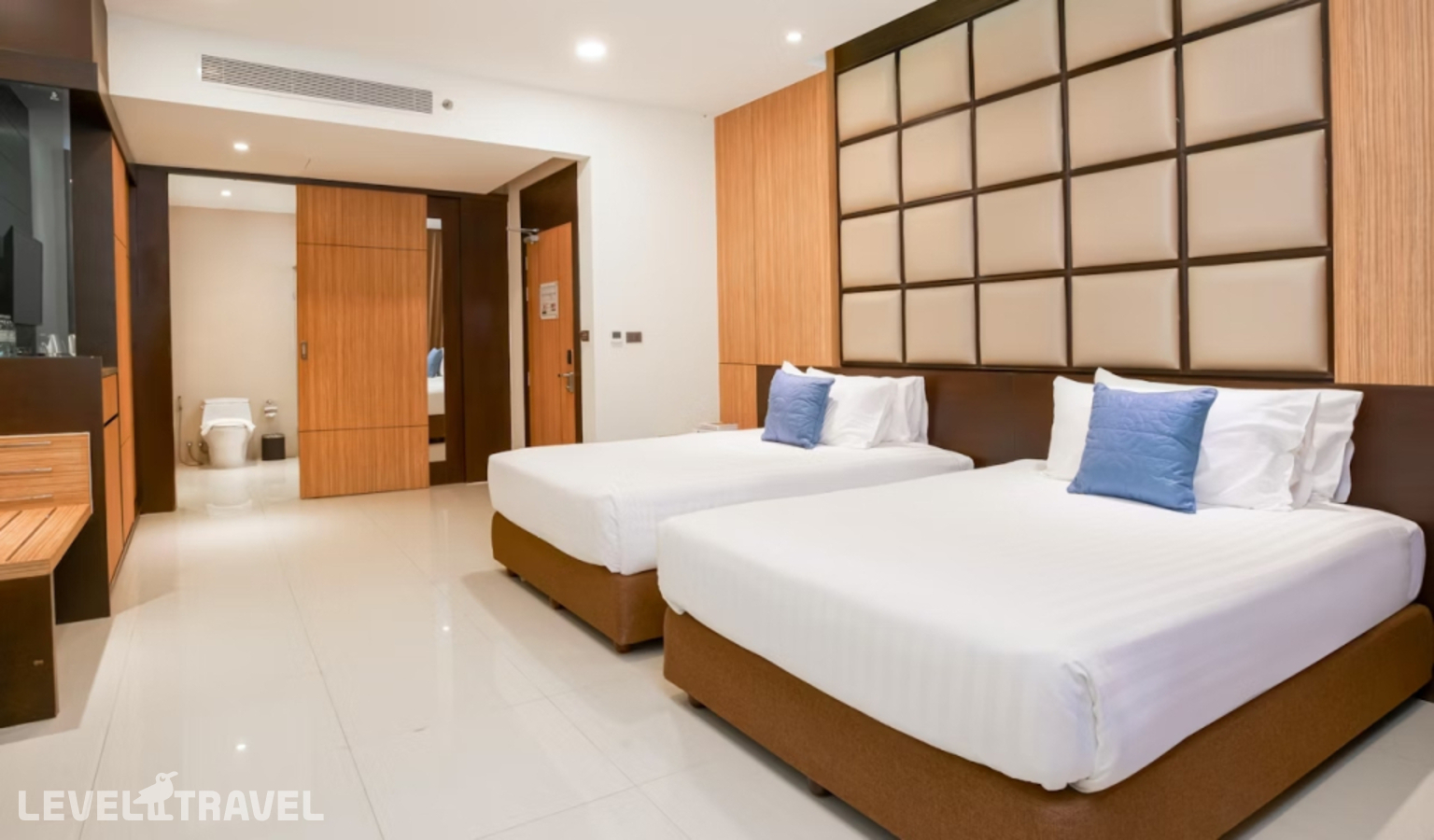 фотографии номера Четырёхместный люкс семейный с 2 комнатами отеля Grand Palazzo Hotel Pattaya в Таиланд(Центральная Паттайя) - фото №2