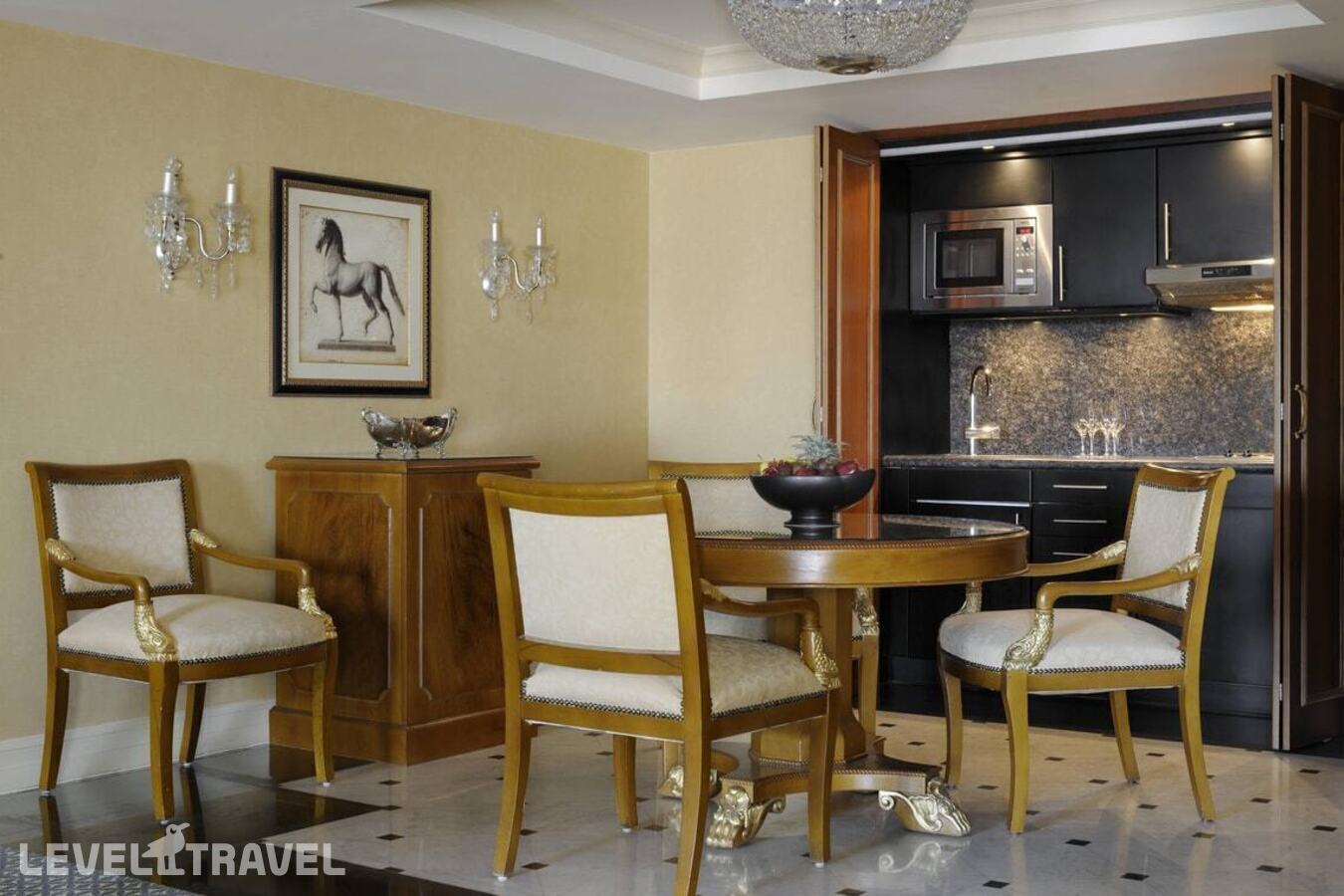 фотографии номера Люкс Ambassador отеля Cairo Marriott Hotel & Omar Khayyam Casino в Египет(Каир) - фото №4