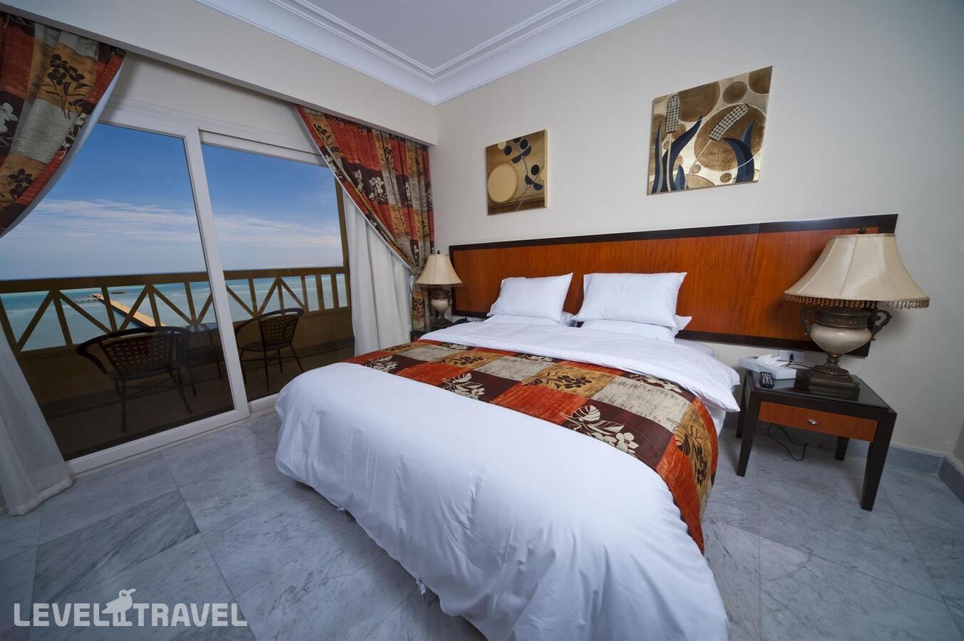 фотографии номера Люкс с видом на море отеля AMC Royal Hotels & Spa (Ex. AMC Royal Resort) в Египет(Хургада (город)) - фото №1