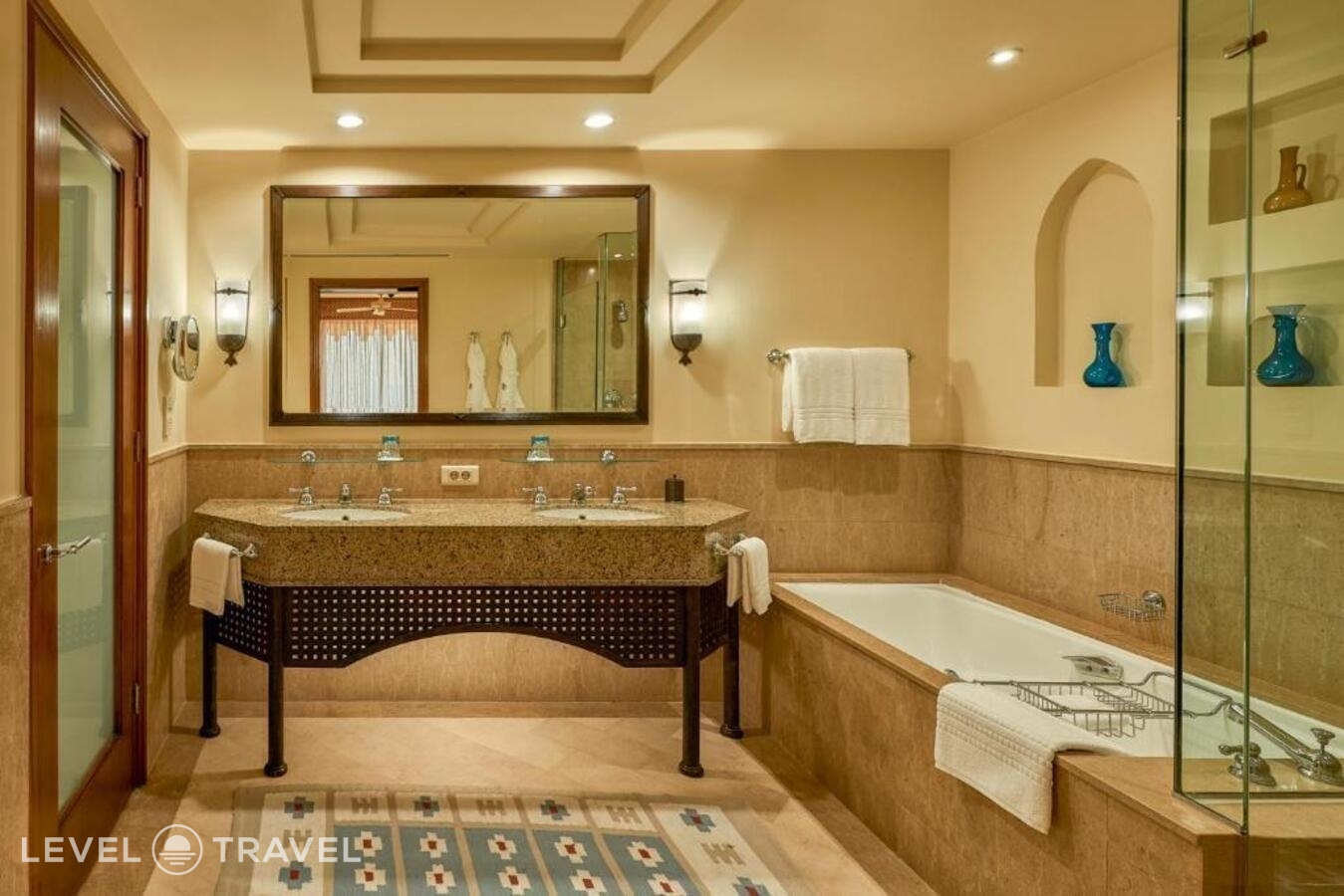 фотографии номера Делюкс с частичным видом на море отеля Four Seasons Resort Sharm El Sheikh в Египет(Шаркс Бэй) - фото №2