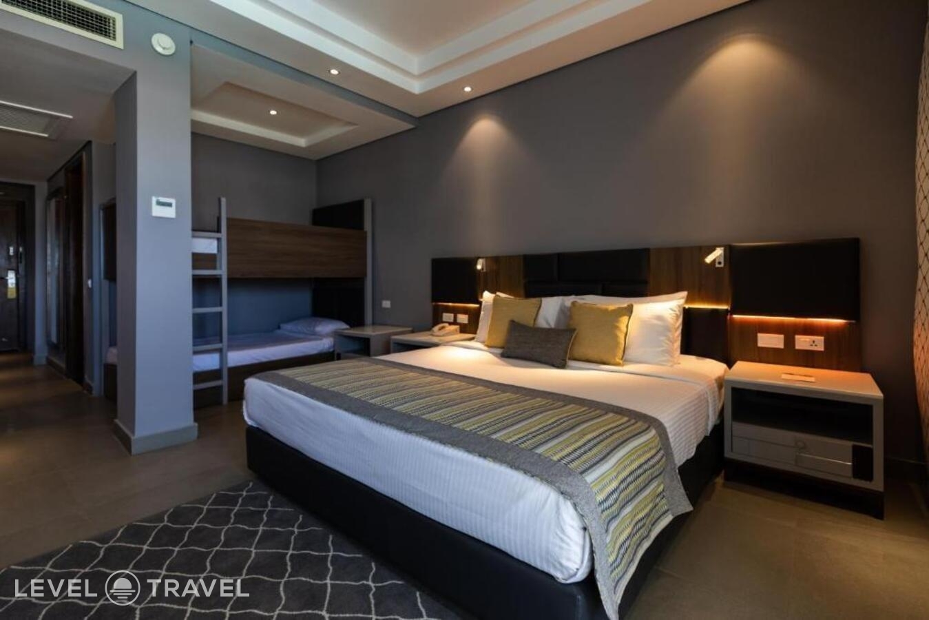фотографии номера Семейный с видом на бассейн отеля Sunrise Diamond Beach Resort в Египет(Шарм-эль-Шейх) - фото №1