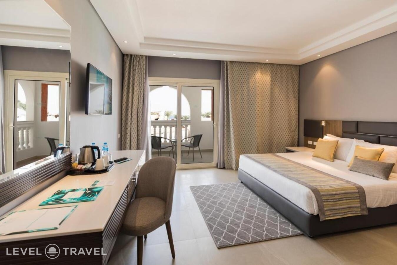 фотографии номера Семейный с видом на бассейн отеля Sunrise Diamond Beach Resort в Египет(Шарм-эль-Шейх) - фото №2