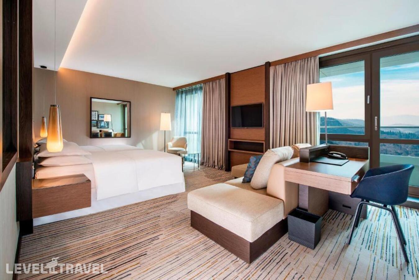 фотографии номера Номер Представительский отеля Sheraton Grand Tbilisi Metechi Palace в Грузия(Тбилиси) - фото №5
