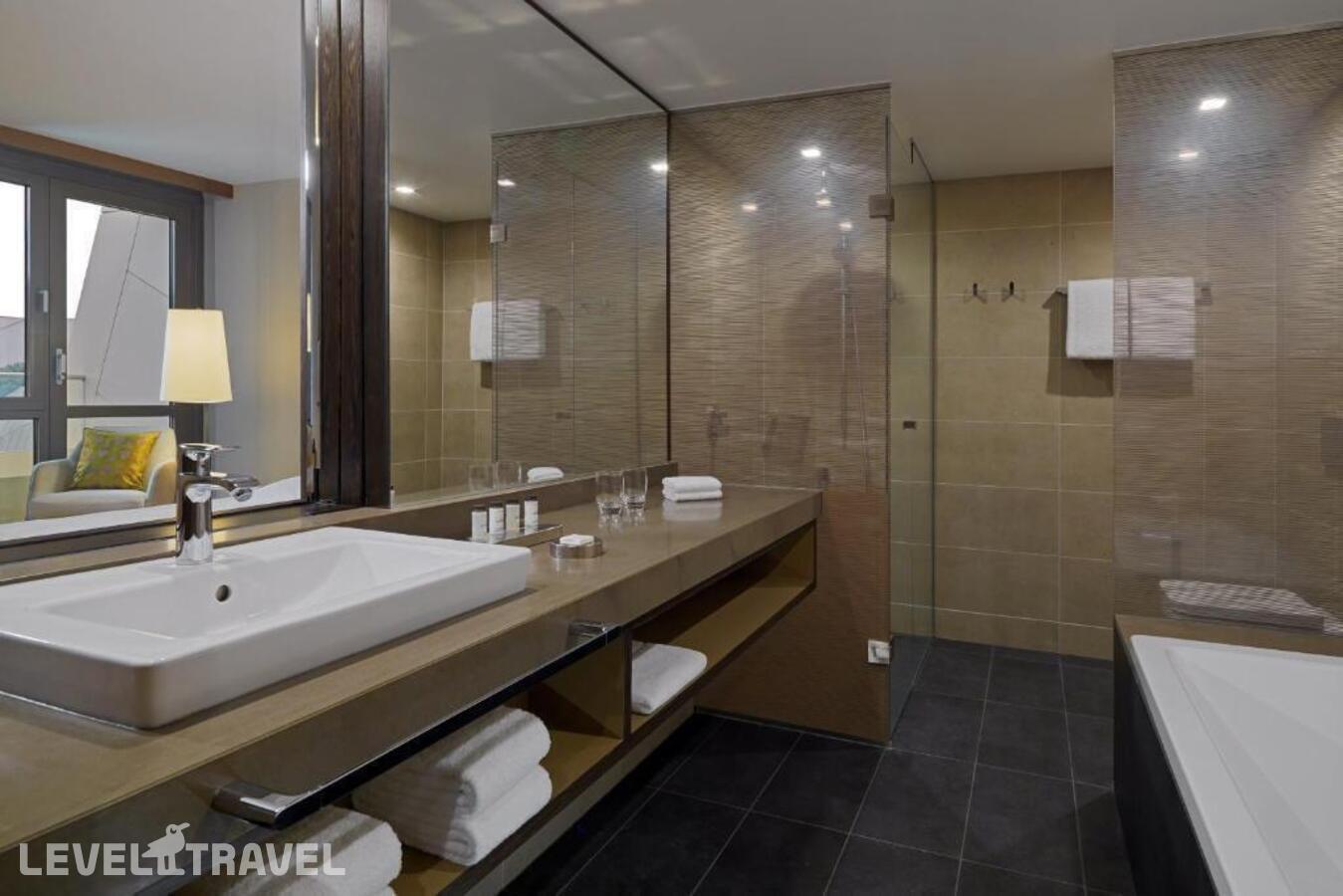 фотографии номера Номер Представительский отеля Sheraton Grand Tbilisi Metechi Palace в Грузия(Тбилиси) - фото №3