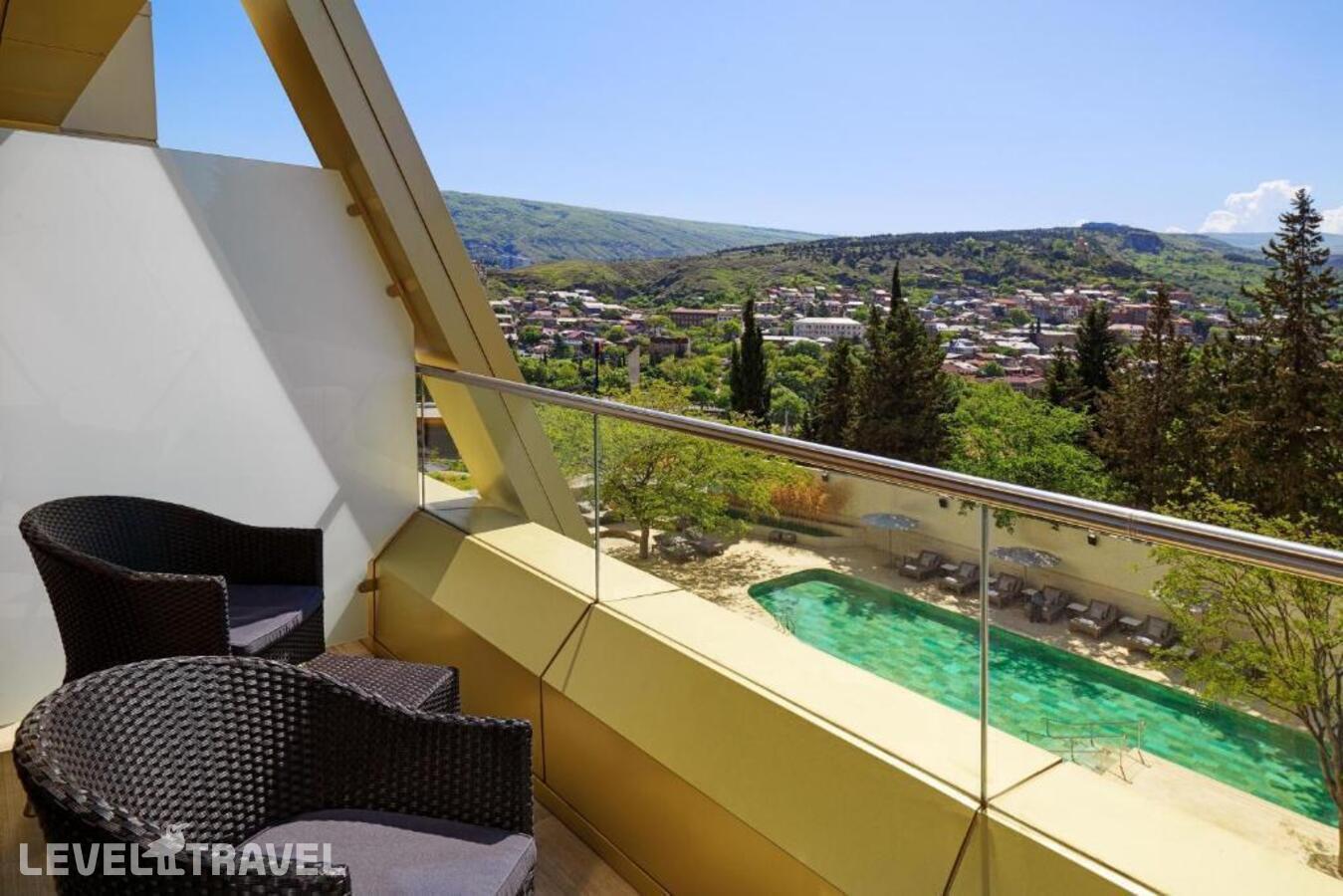 фотографии номера Номер Представительский отеля Sheraton Grand Tbilisi Metechi Palace в Грузия(Тбилиси) - фото №4