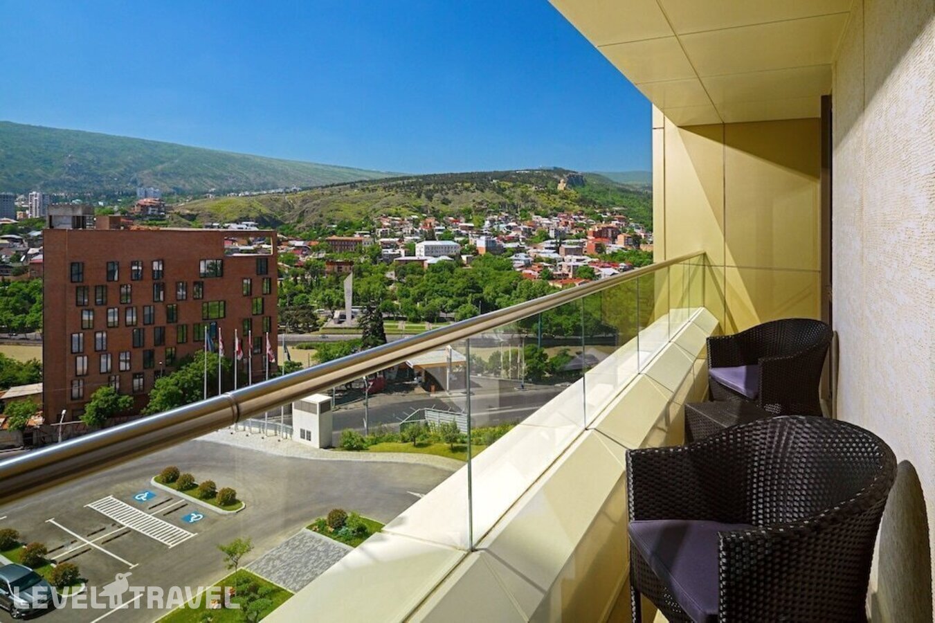 фотографии номера Двухместный номер Premium с балконом 2 отдельные кровати отеля Sheraton Grand Tbilisi Metechi Palace в Грузия(Тбилиси) - фото №6