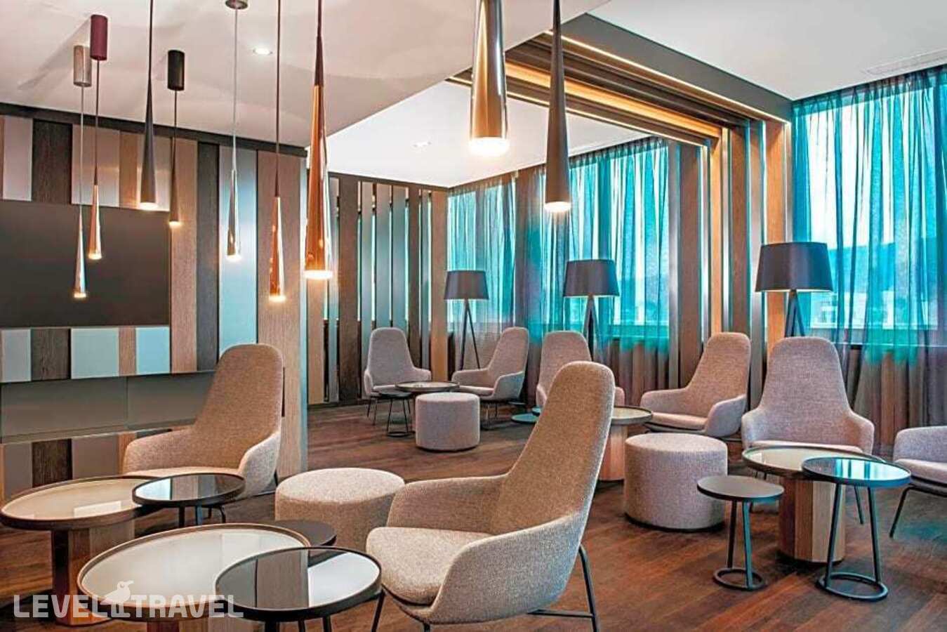 фотографии номера Двухместный номер Premium с балконом 2 отдельные кровати отеля Sheraton Grand Tbilisi Metechi Palace в Грузия(Тбилиси) - фото №12