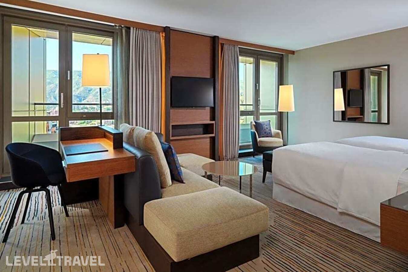 фотографии номера Двухместный номер Premium с балконом 2 отдельные кровати отеля Sheraton Grand Tbilisi Metechi Palace в Грузия(Тбилиси) - фото №10
