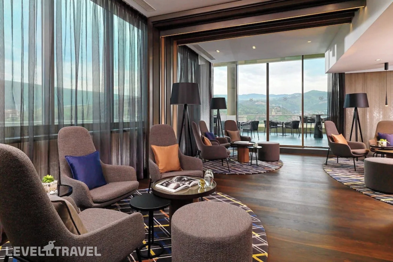 фотографии номера Двухместный номер Premium с балконом 2 отдельные кровати отеля Sheraton Grand Tbilisi Metechi Palace в Грузия(Тбилиси) - фото №4