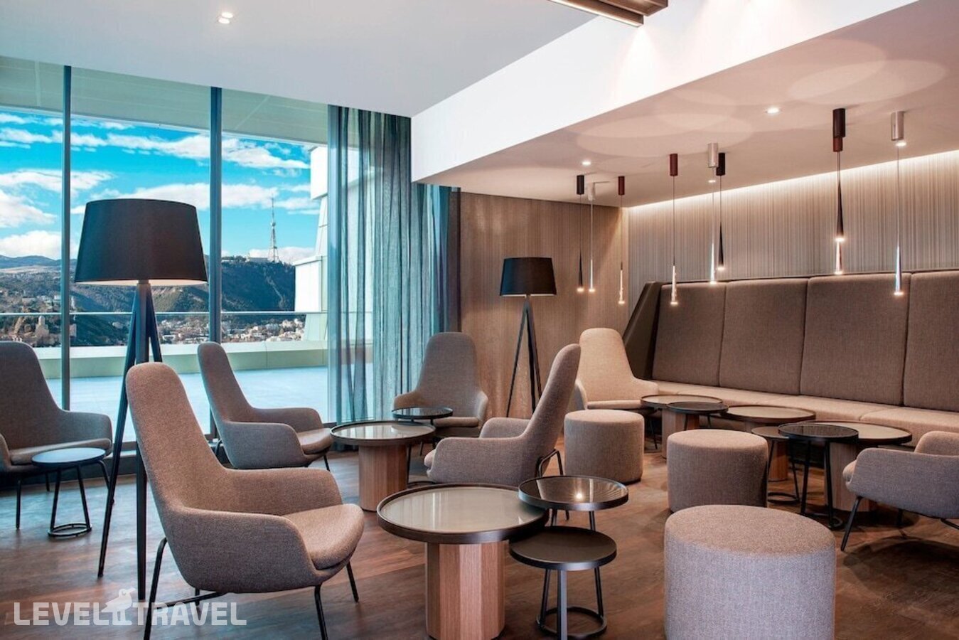 фотографии номера Двухместный номер Premium с балконом 2 отдельные кровати отеля Sheraton Grand Tbilisi Metechi Palace в Грузия(Тбилиси) - фото №3