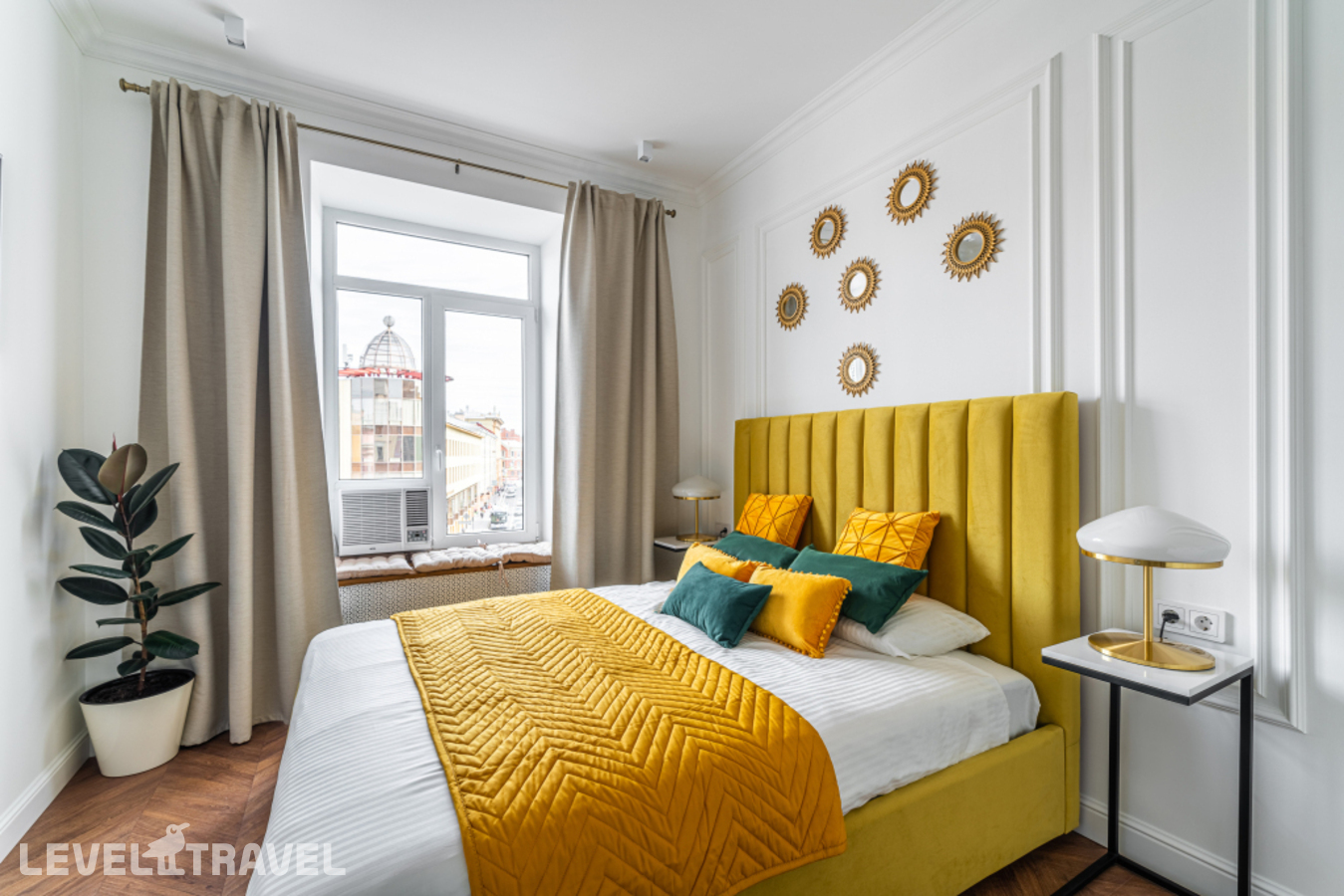 фотографии номера Двухместные апартаменты Comfort с красивым видом из окна двуспальная кровать отеля Апартаменты D Apartments С Видом На Невский Проспект в Россия(Центральный район) - фото №2