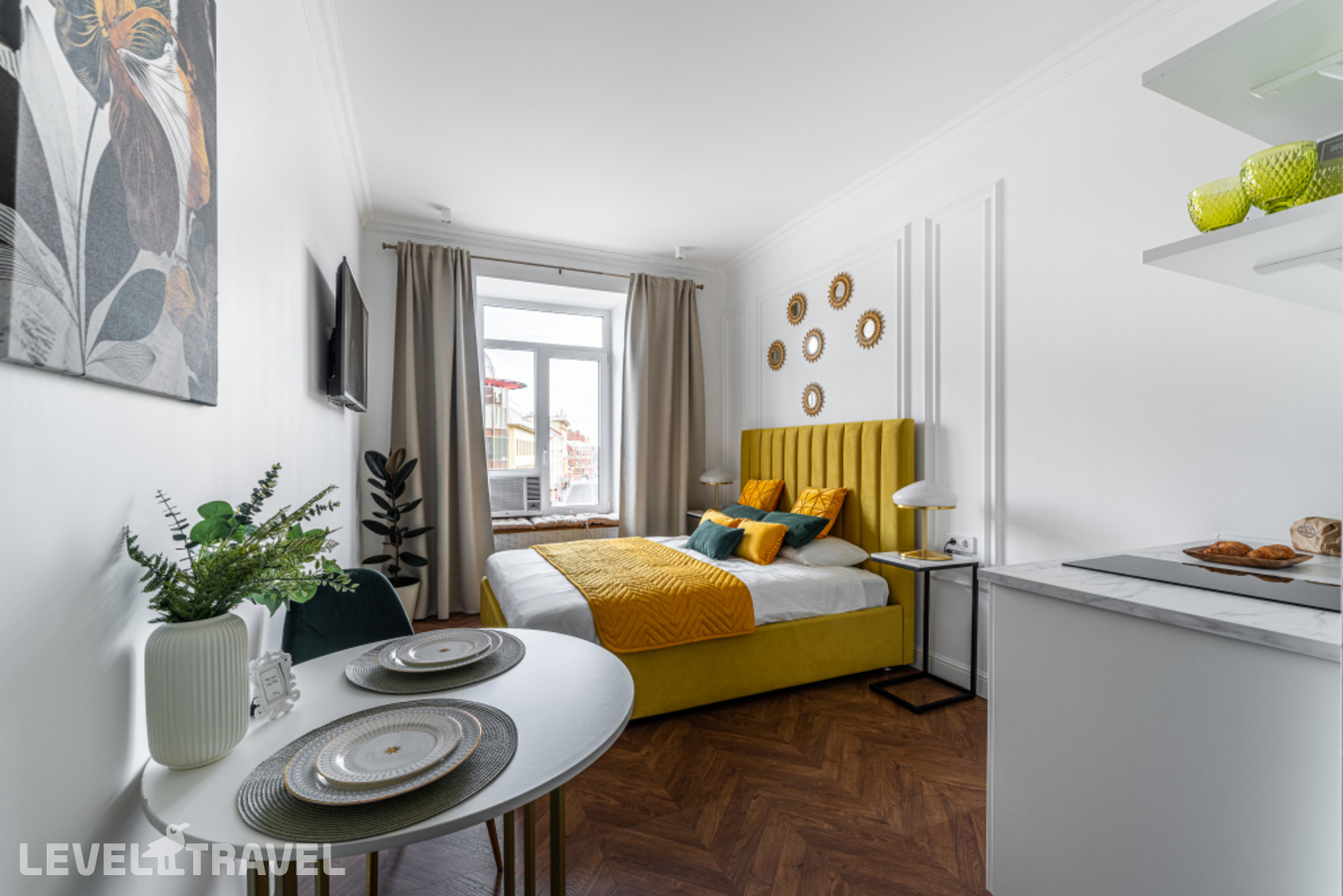 фотографии номера Двухместные апартаменты Comfort с красивым видом из окна двуспальная кровать отеля Апартаменты D Apartments С Видом На Невский Проспект в Россия(Центральный район) - фото №1