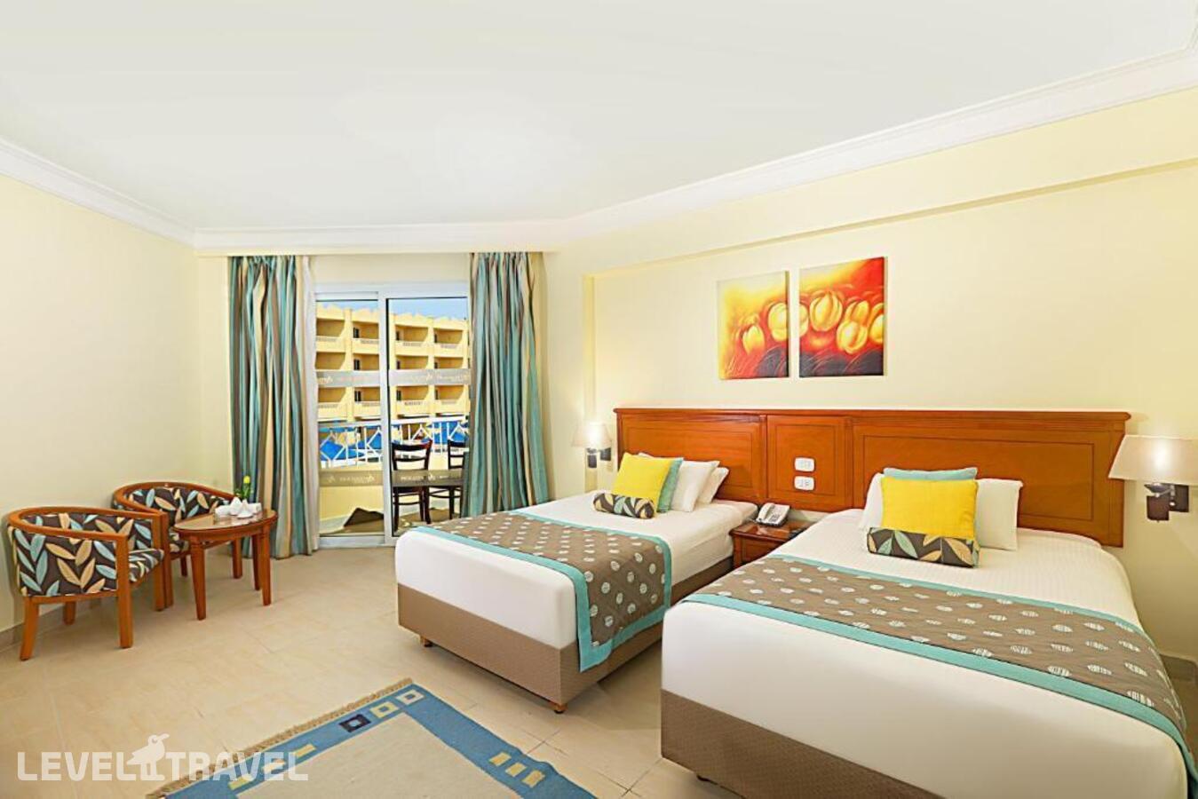 фотографии номера Семейный с видом на бассейн отеля Amwaj Beach Club Aqua Park & Spa в Египет(Сома Бей) - фото №3