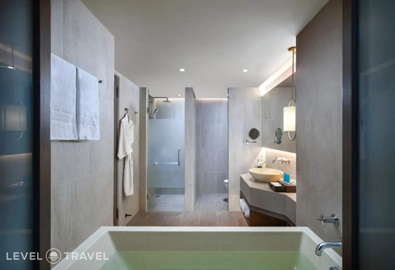 фотографии номера Двухместный номер Grand Deluxe Premium двуспальная кровать отеля Amari Vogue Krabi в Таиланд(Туб Каек) - фото №3