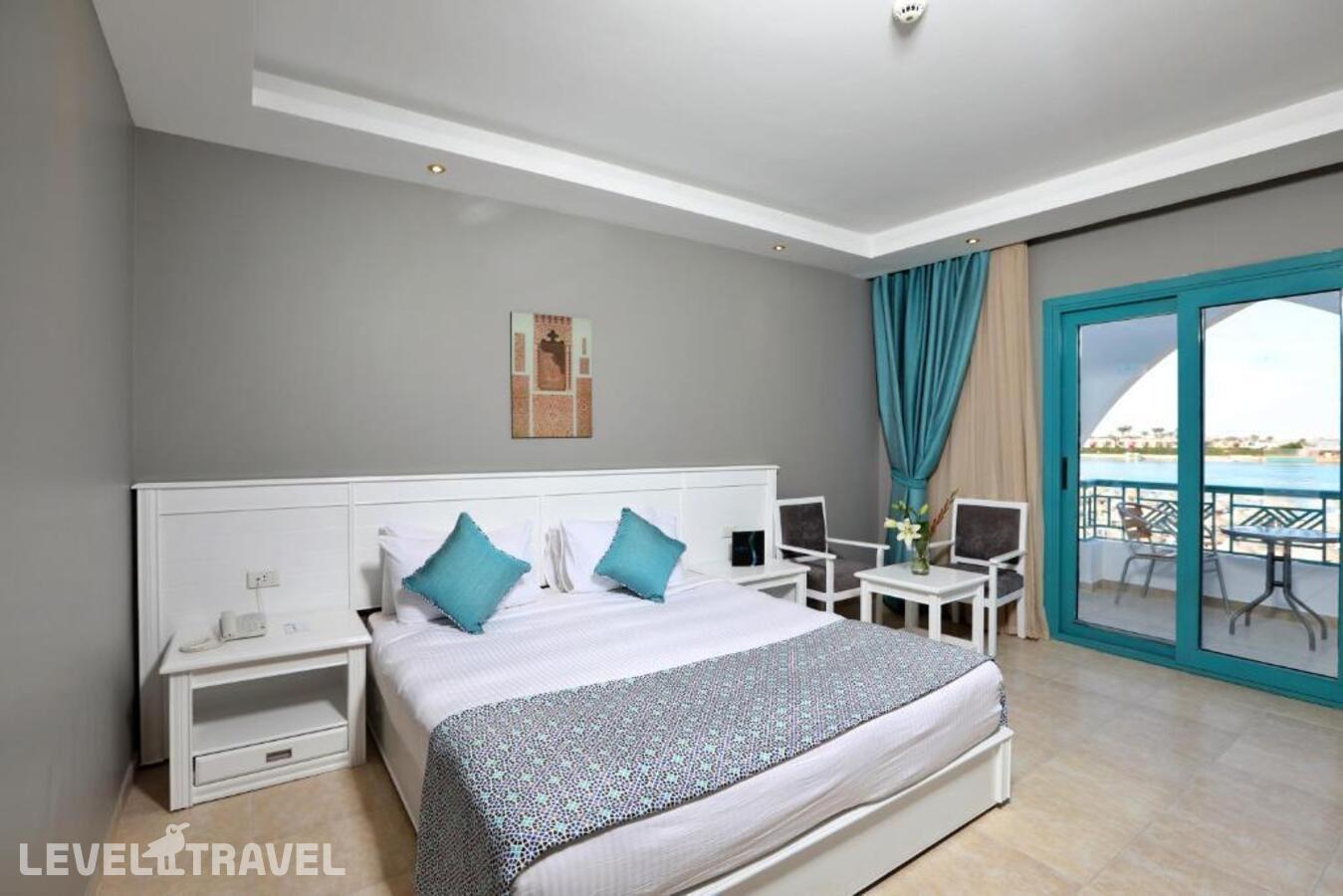 фотографии номера Семейный люкс с видом на бассейн отеля Sunrise Arabian Beach Resort в Египет(Шаркс Бэй) - фото №1