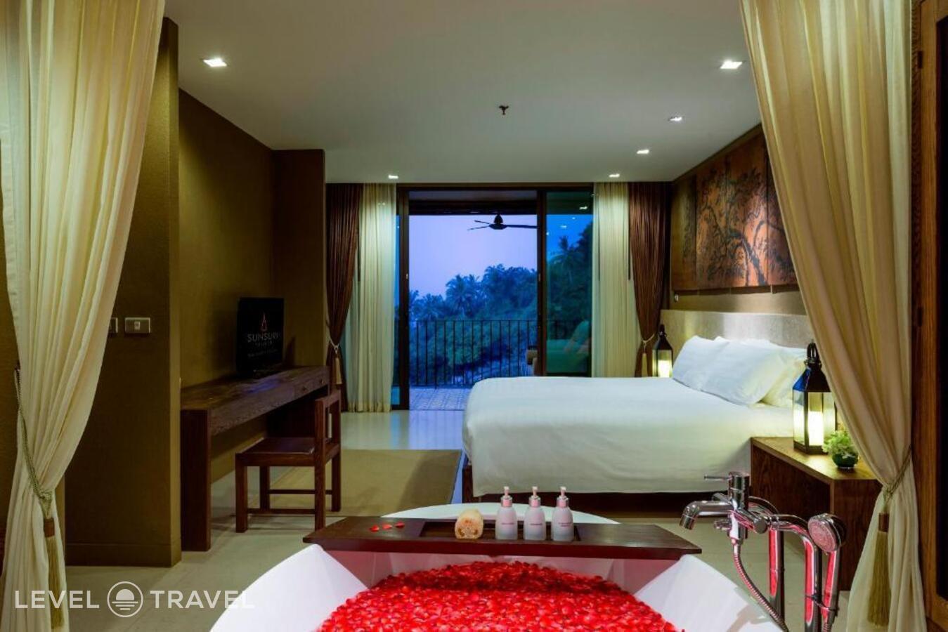 фотографии номера Семейный люкс отеля Sunsuri Phuket в Таиланд(Най Харн) - фото №11