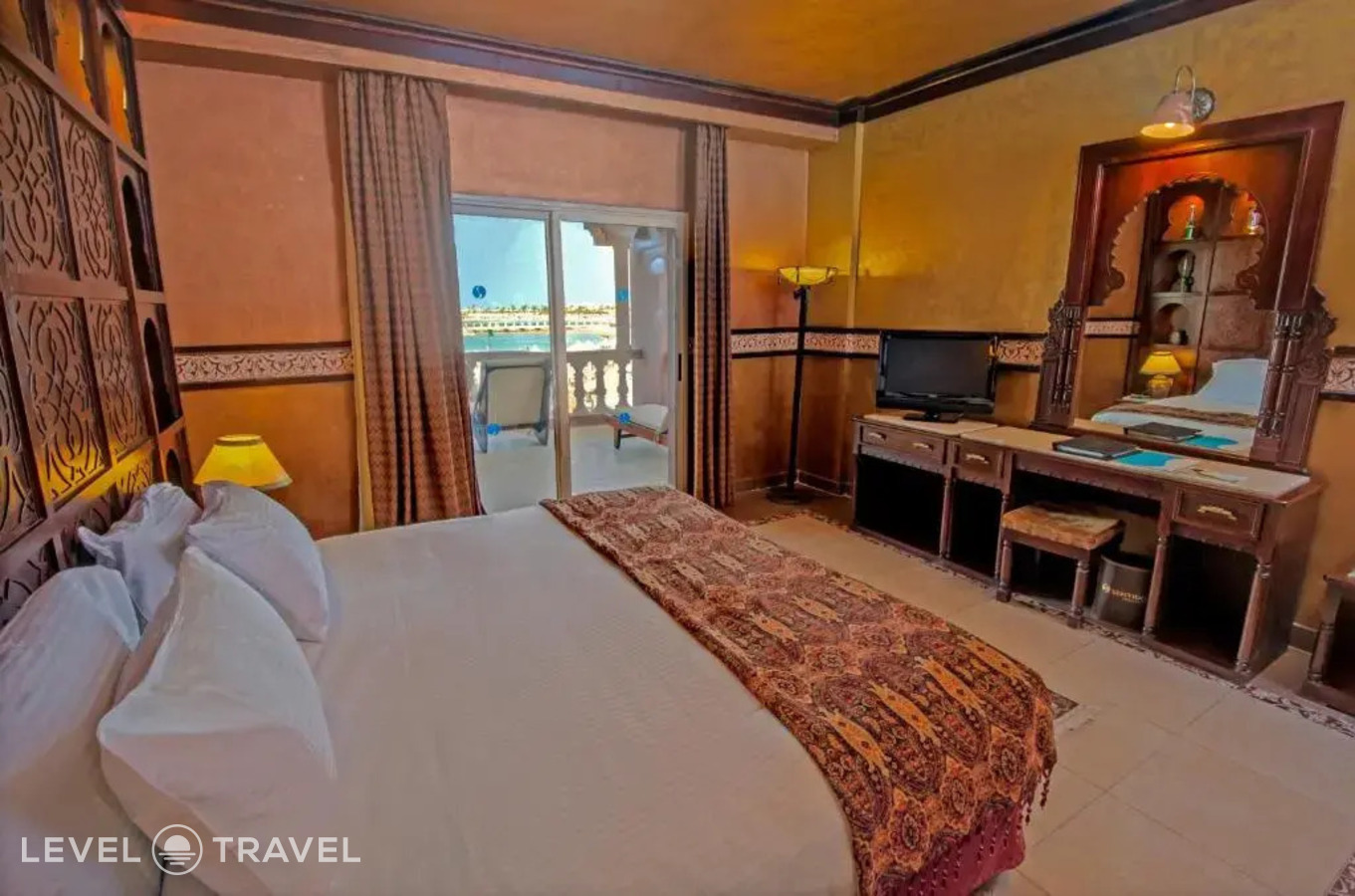 фотографии номера Представительский люкс с балконом отеля Sunrise Mamlouk Palace Resort в Египет(Хургада (город)) - фото №3