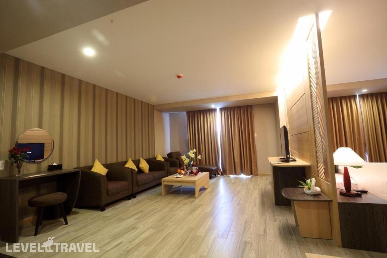 фотографии номера Люкс Grand с балконом и с видом на море отеля Muong Thanh Mui Ne Hotel в Вьетнам(Муйне) - фото №3