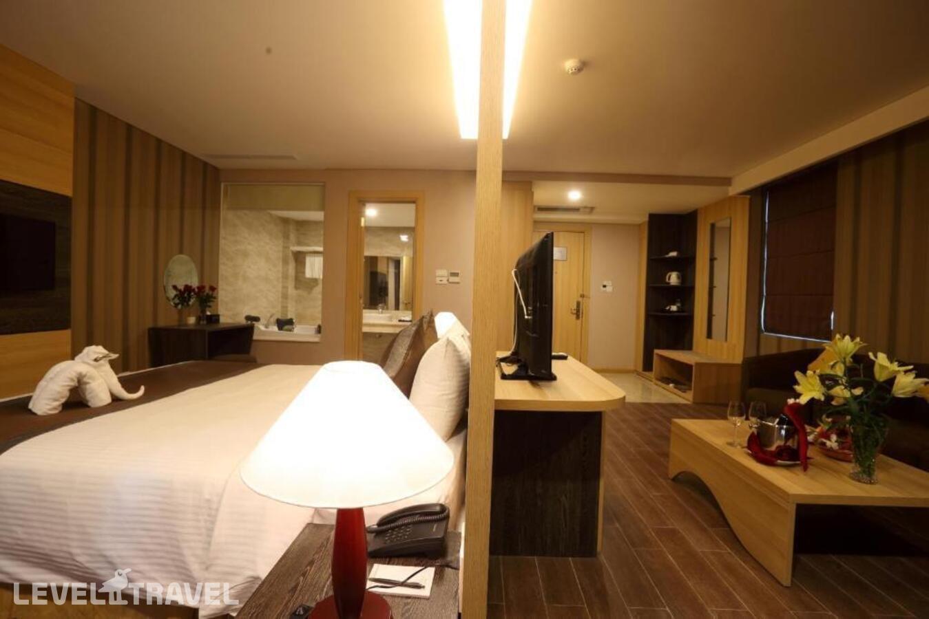 фотографии номера Люкс Grand с балконом и с видом на море отеля Muong Thanh Mui Ne Hotel в Вьетнам(Муйне) - фото №2