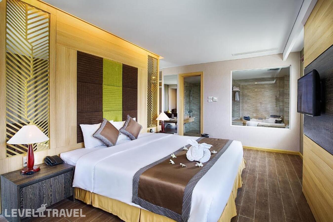 фотографии номера Люкс Grand с балконом и с видом на море отеля Muong Thanh Mui Ne Hotel в Вьетнам(Муйне) - фото №9