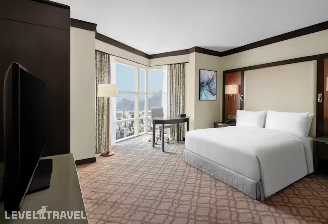 фотографии номера Номер для людей с ограниченными физическими возможностями отеля Doubletree By Hilton Makkah Jabal Omar в Саудовская Аравия(Мекка) - фото №1