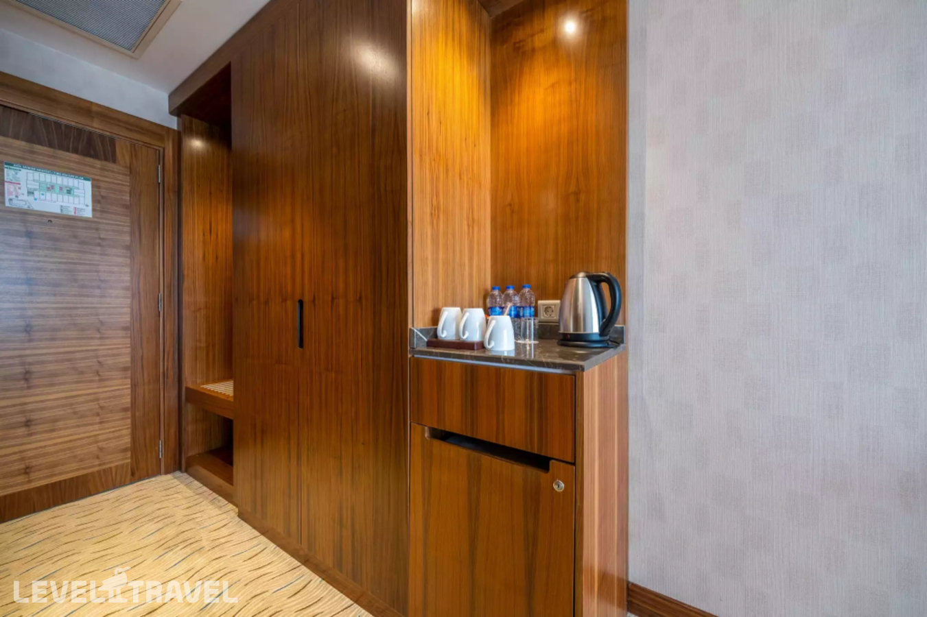 фотографии номера Трёхместный номер Business отеля Clarion Hotel Istanbul Mahmutbey в Турция(Багджылар) - фото №3